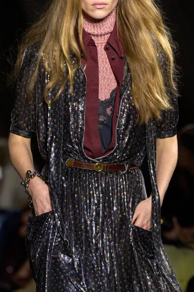 Look 18